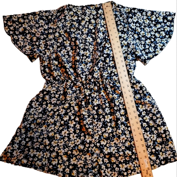 NWOT Shein Surplice Neck Butterfly Sleeve Floral Print Romper XXL - Picture 4 of 6